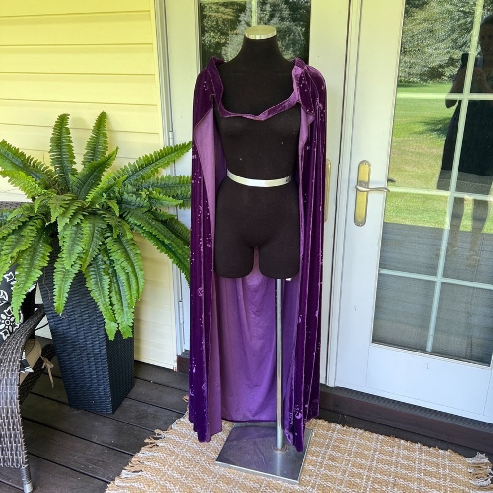 Spirit Halloween Celestial Velvet Cape Plus Sz Purple Moon Stars Whimsigoth Witc - Picture 2 of 9